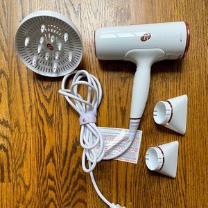 T3 Cura Luxe Hair Dryer